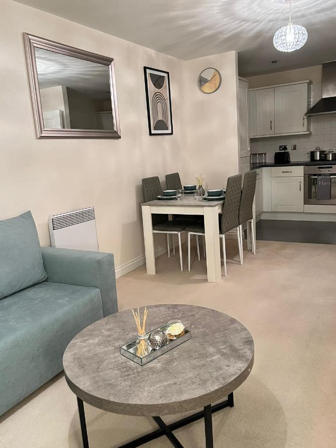 Stylish Luxe Apartment Harlow Luaran gambar