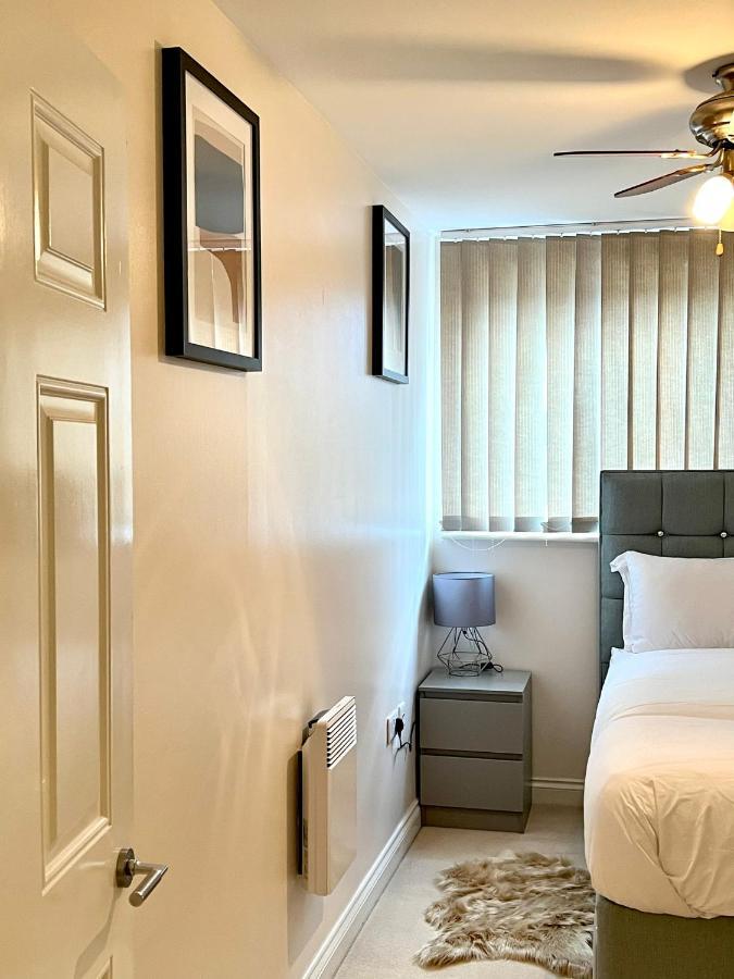 Stylish Luxe Apartment Harlow Luaran gambar