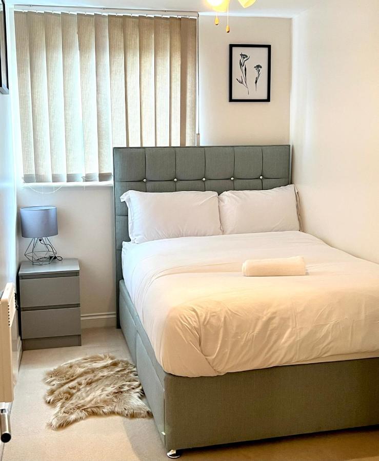 Stylish Luxe Apartment Harlow Luaran gambar